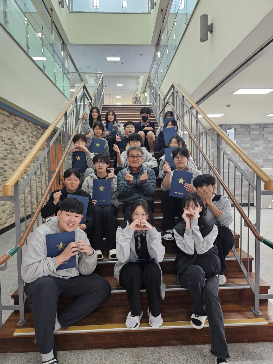 학생자치회 임명장 수여식 사진